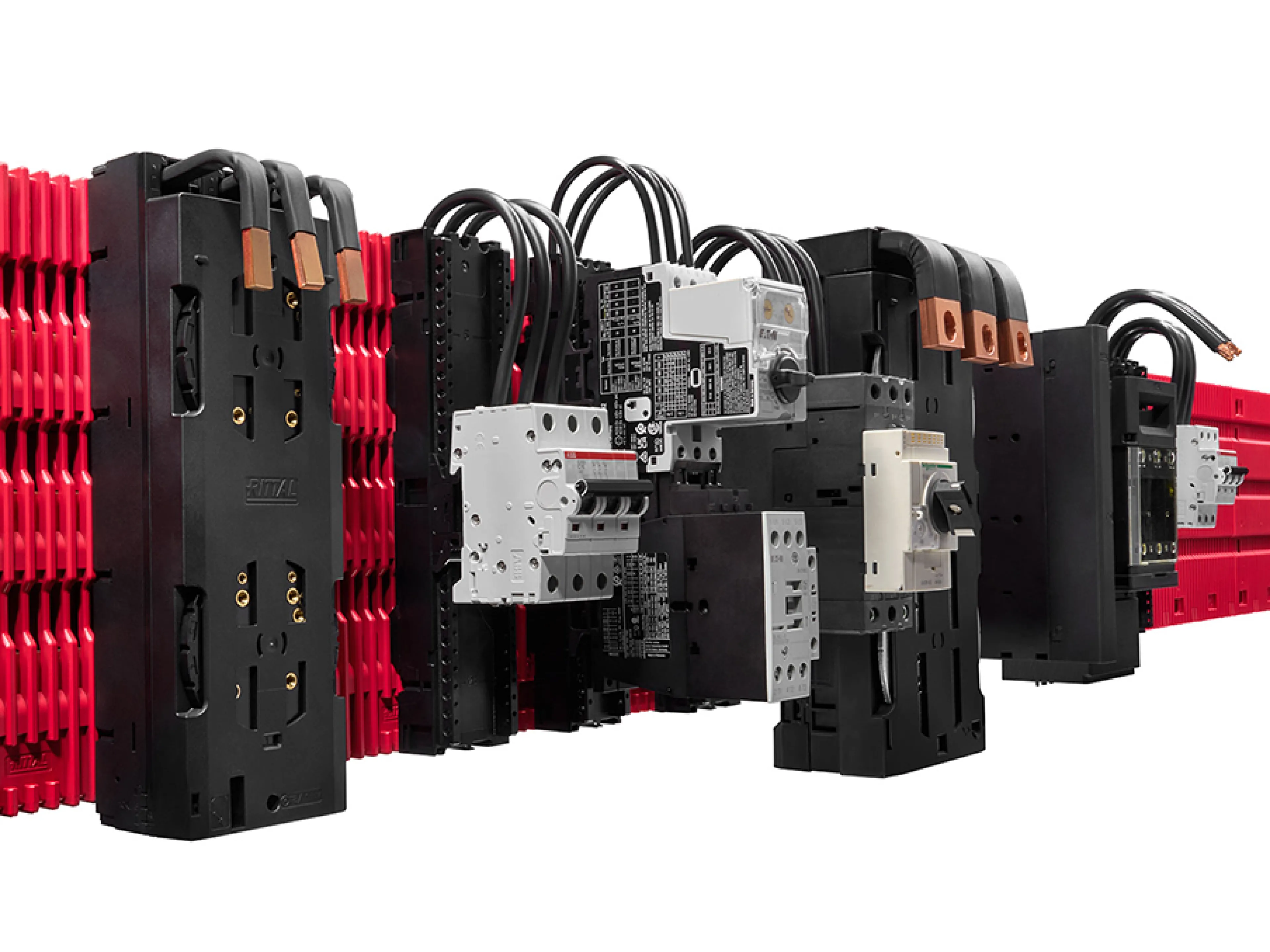 Mit der Systemplattform „RiLineX“ lässt sich der Aufbau von Stromverteilungslösungen mit einer Zeitersparnis von bis zu 75 Prozent beschleunigen., Bild: Rittal Mit der Systemplattform „RiLineX“ von Rittal lässt sich der Aufbau von Stromverteilungslösungen mit einer Zeitersparnis von bis zu 75 Prozent beschleunigen