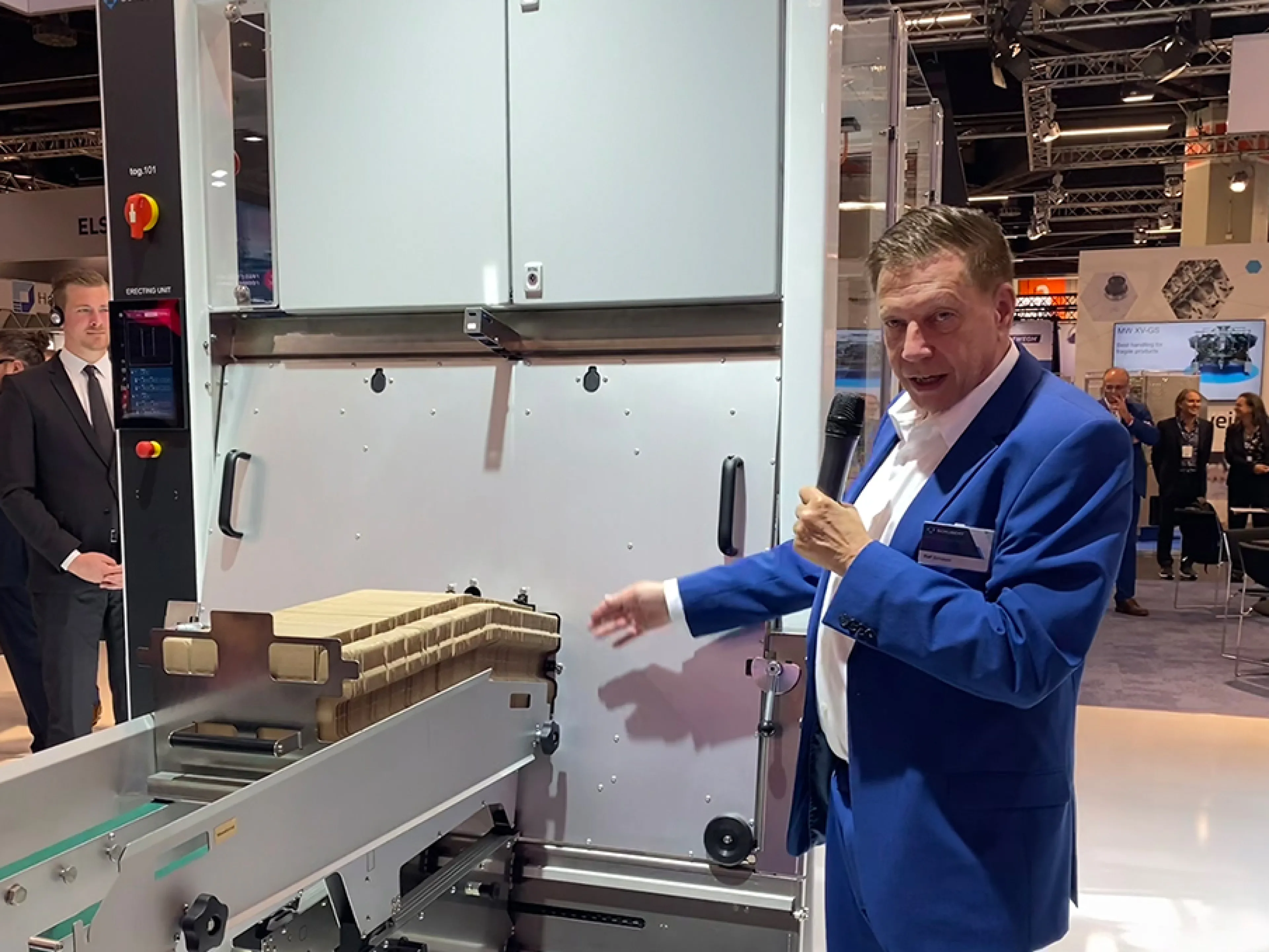 Ralf Schubert, Geschäftsführer bei Gerhard Schubert, stellt den neuen Cobot „tog.101“ vor, Bild: EAD-portal.de / Susanne Woggon Ralf Schubert, Geschäftsführer bei Gerhard Schubert, stellt den neuen Cobot „tog.101“ vor