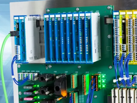 Die neue I/O-System X Dias von Sigmatek lässt sich einfach in das OEM-Design von Verdrahtungsboards integrieren - das spart Verdrahtungszeit und Kosten