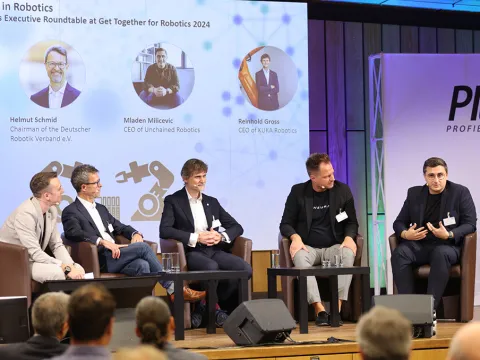 v. l.n.r.: Beim Robotics Executive Roundtable „Trends in Robotics“ diskutierten unter Leitung von Max Radford, Helmut Schmid, Reinhold Gross, David Reger und Mladen Milicevic über das zukünftige Potenzial aber auch die Herausforderungen der Robotik