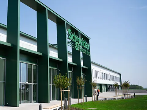 Neue Smart Factory von Schneider Electric im ungarischen Dunavecse 