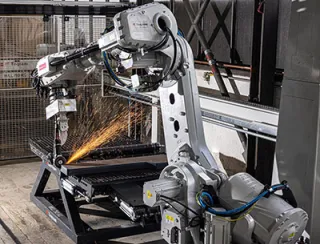 Roboter entgradet Stahl bei Kloeckner Metals