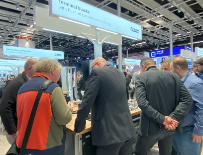 2025 kamen mehr als 51.000 Besucher auf die SPS - Smart Production Solutions. Der Anteil internationaler Besucher steigt, Bilder: EAD-portal.de / Susanne Woggon Reger Austausch auf der SPS - Smart Production Solutions